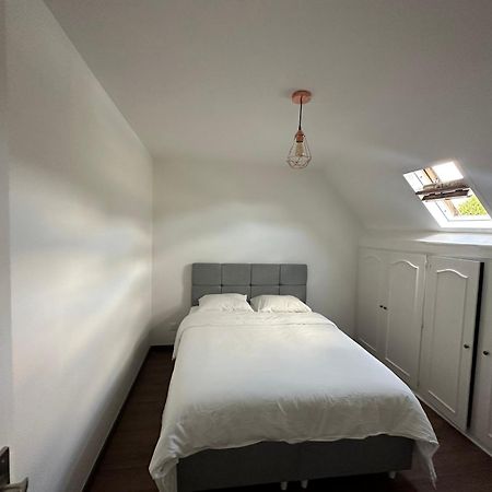 Appartement Calme Moderne Proche De Disneyland Wifi & Cafe Gratuit & Arrivee Autonome Bussy-Saint-Georges Exterior foto