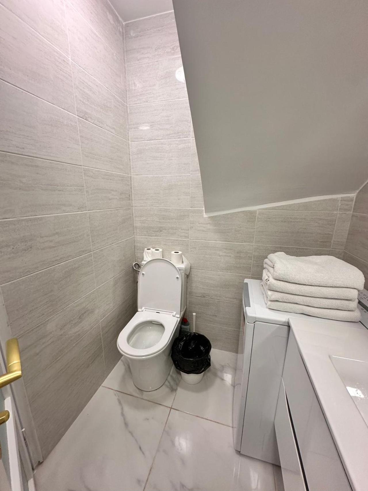 Appartement Calme Moderne Proche De Disneyland Wifi & Cafe Gratuit & Arrivee Autonome Bussy-Saint-Georges Exterior foto