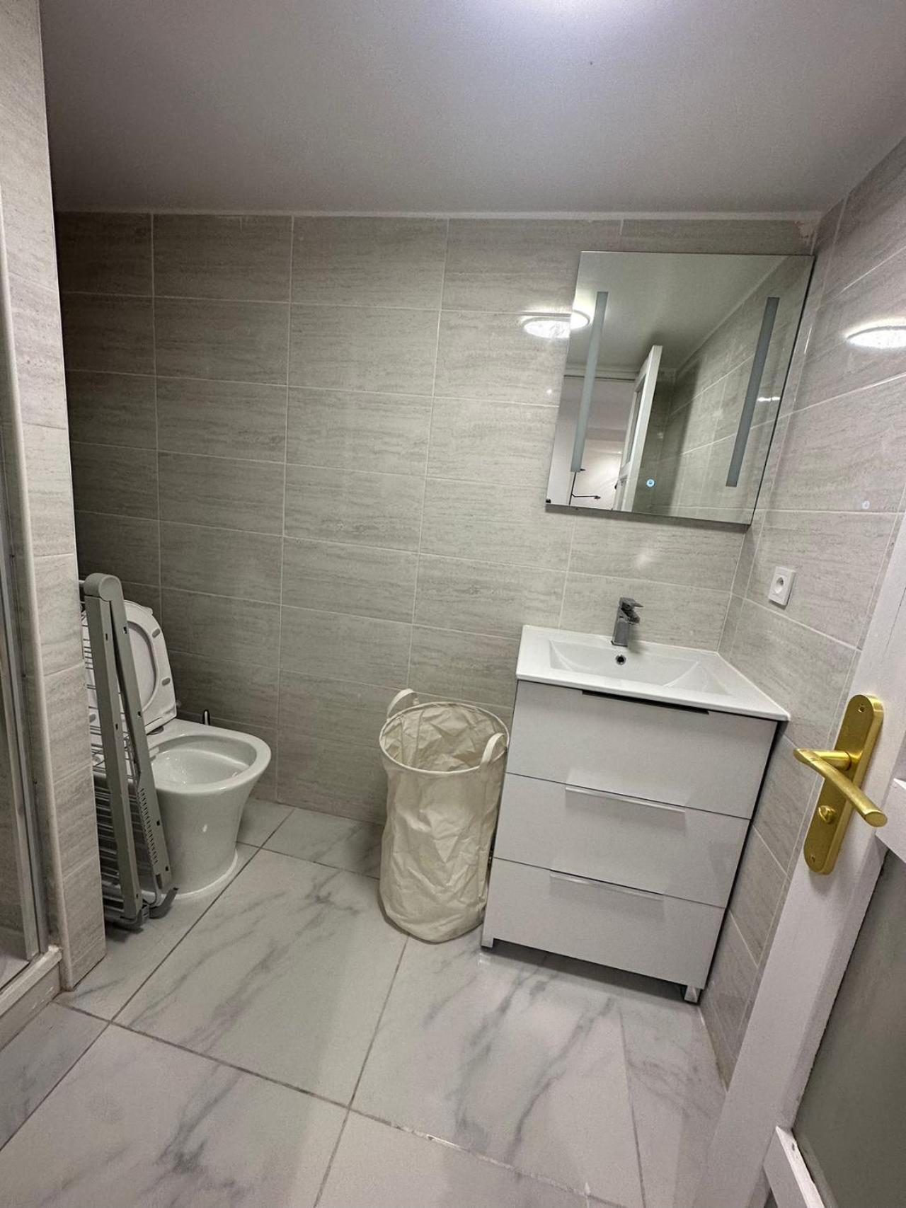 Appartement Calme Moderne Proche De Disneyland Wifi & Cafe Gratuit & Arrivee Autonome Bussy-Saint-Georges Exterior foto