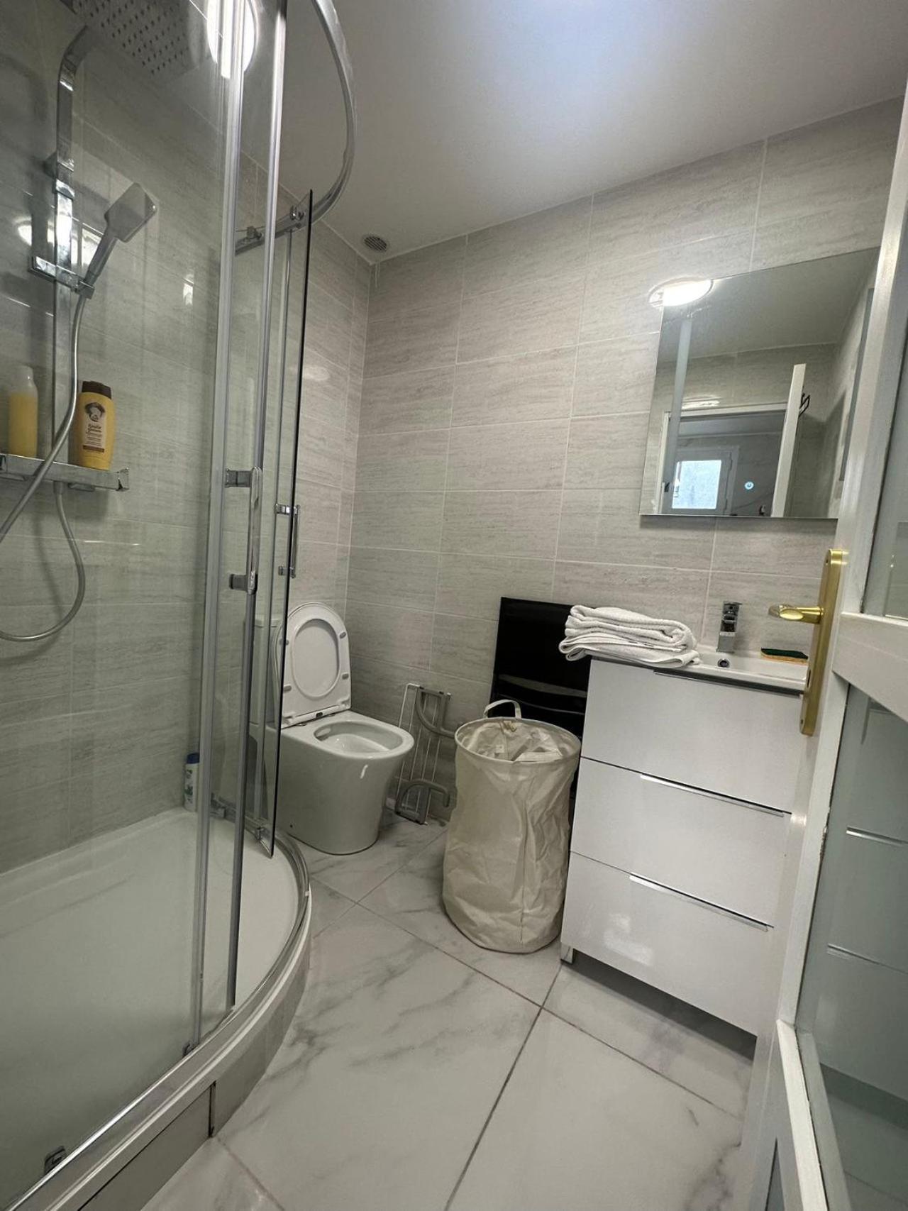 Appartement Calme Moderne Proche De Disneyland Wifi & Cafe Gratuit & Arrivee Autonome Bussy-Saint-Georges Exterior foto