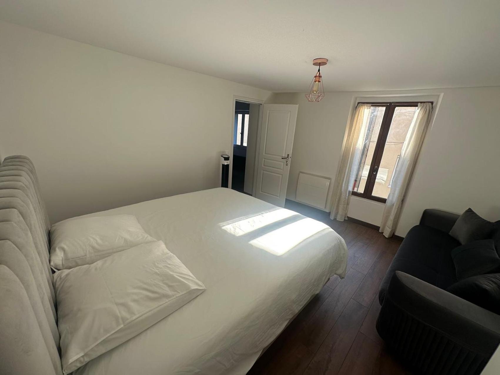 Appartement Calme Moderne Proche De Disneyland Wifi & Cafe Gratuit & Arrivee Autonome Bussy-Saint-Georges Exterior foto