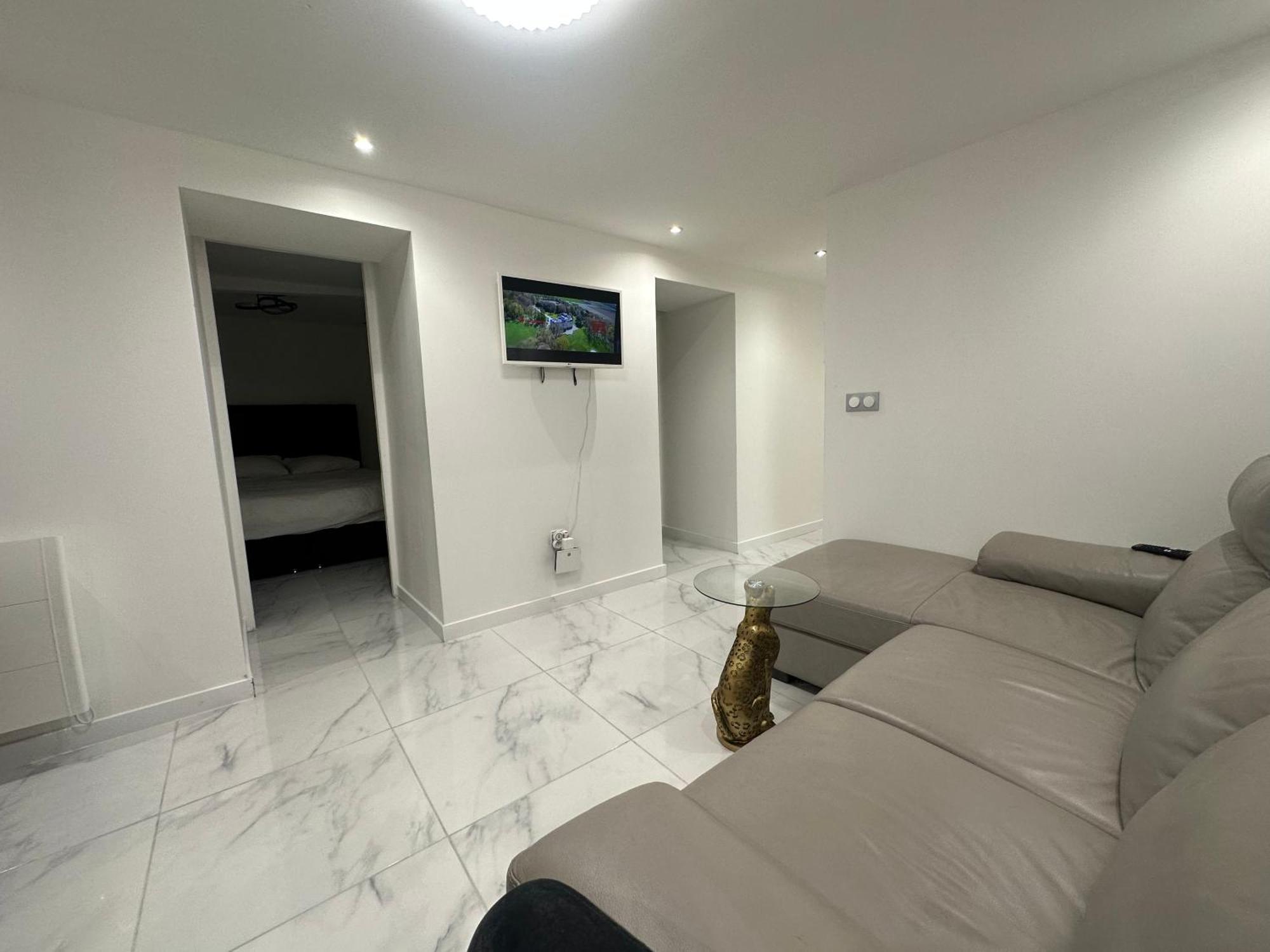 Appartement Calme Moderne Proche De Disneyland Wifi & Cafe Gratuit & Arrivee Autonome Bussy-Saint-Georges Exterior foto